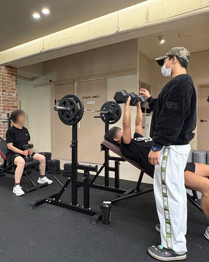 설명과 시범 장면